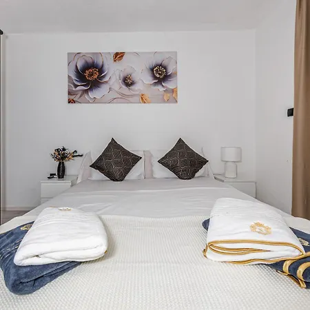Villa Royal Elysee *
